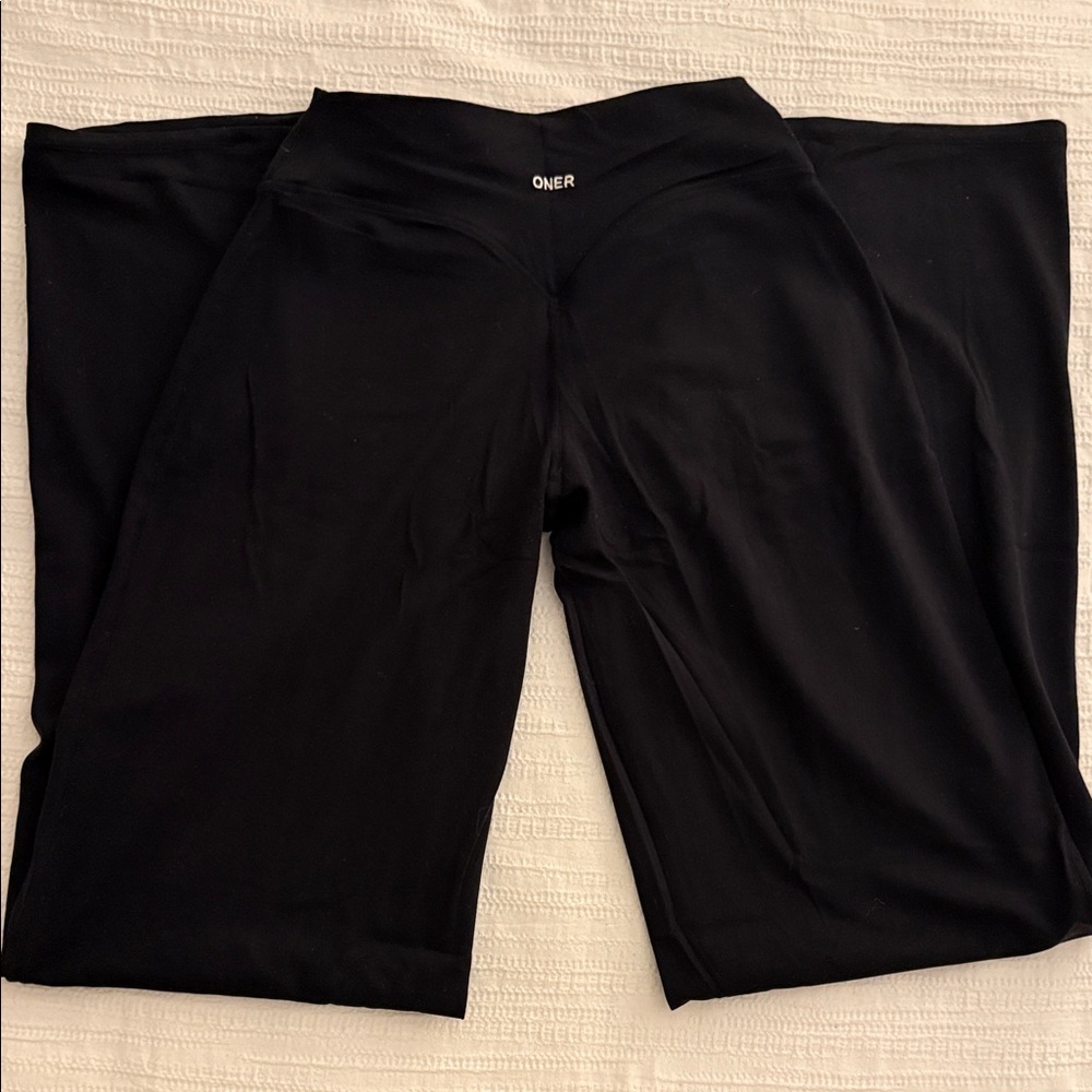 Oner Active Soft Motion Straight Leg Pants With White Logo in Black - Picture 2 of 3
